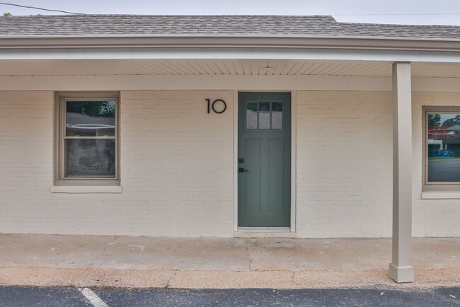 Building Photo - Modern Remodel with Designer Finishes | All Utilities Included