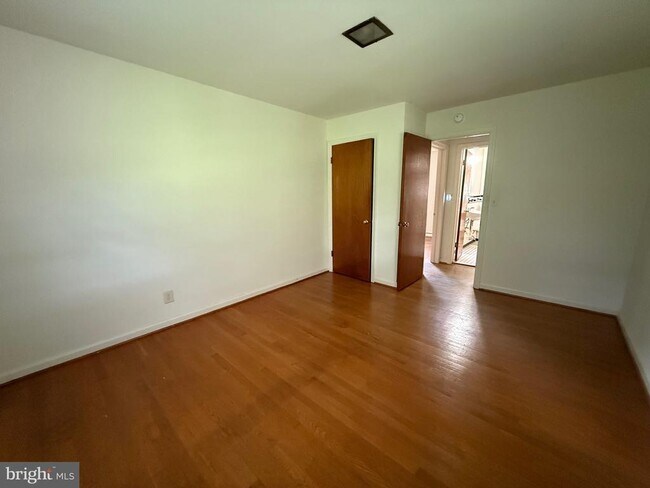 Building Photo - 117 Courtland Dr
