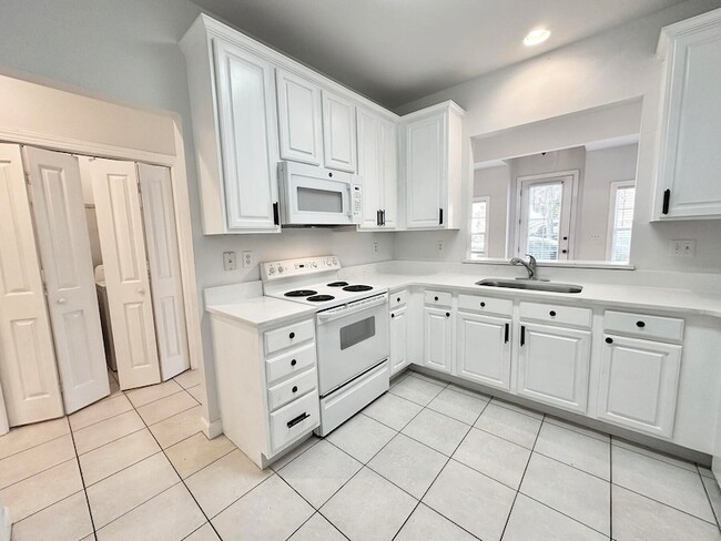 Building Photo - 108 Mantero Way