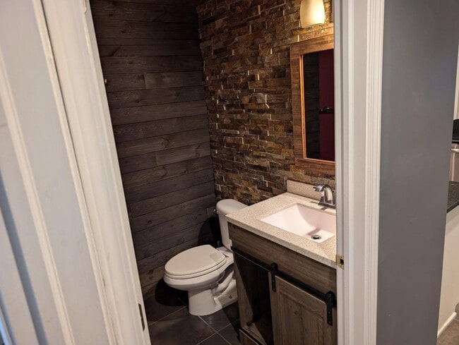 Building Photo - 24540 Pinehurst Ave