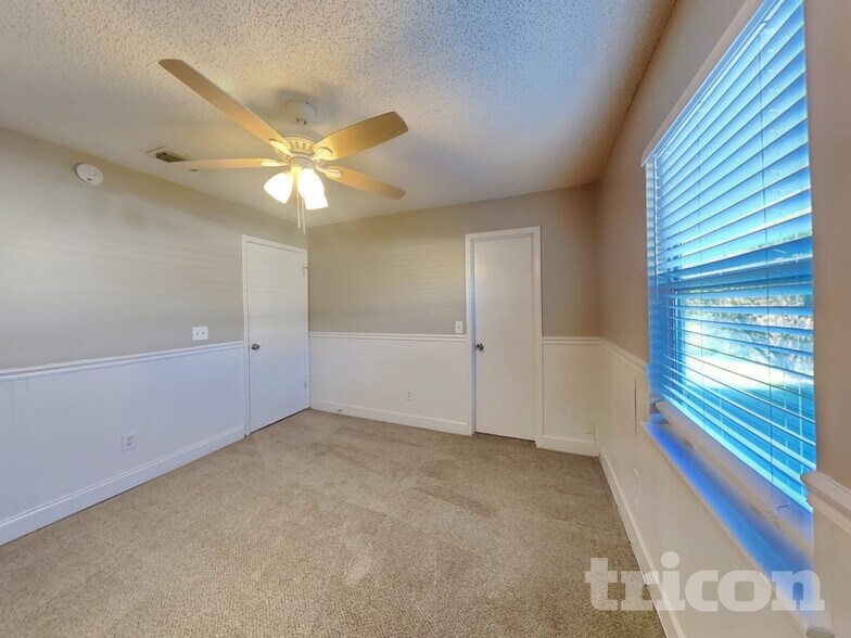 Building Photo - 344 Dijon Dr S