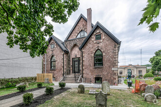 Building Photo - 141 Krams Ave