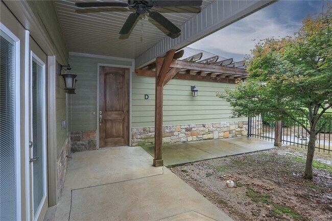 Building Photo - 2007 S Dixieland Rd