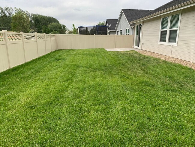 Building Photo - Beautiful new 3 bed 2 bath home in a quiet Star neighborhood.