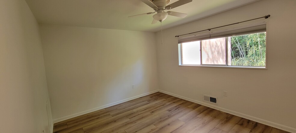 Building Photo - 10696 Weymouth St