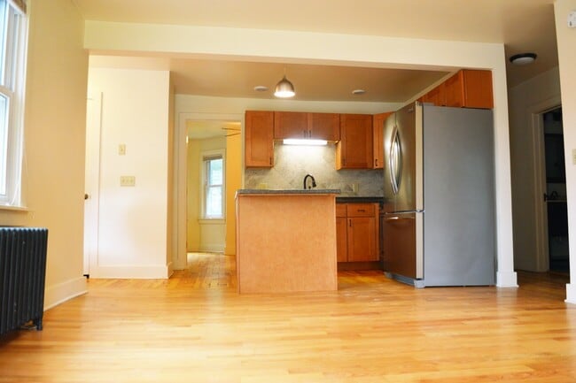 Building Photo - 1048 North Ave