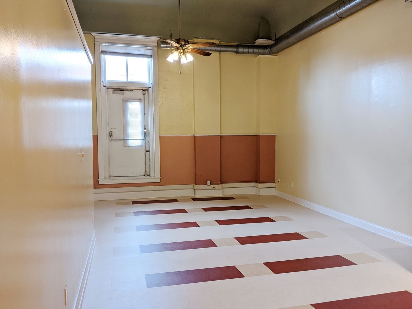 Building Photo - Redmen - Residential