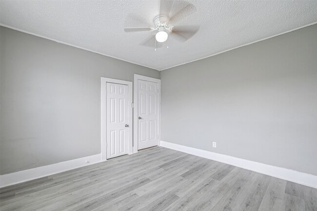 Building Photo - 1101 Elm Unit A St
