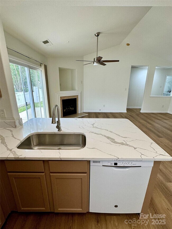 Building Photo - 3206 Salud Ln
