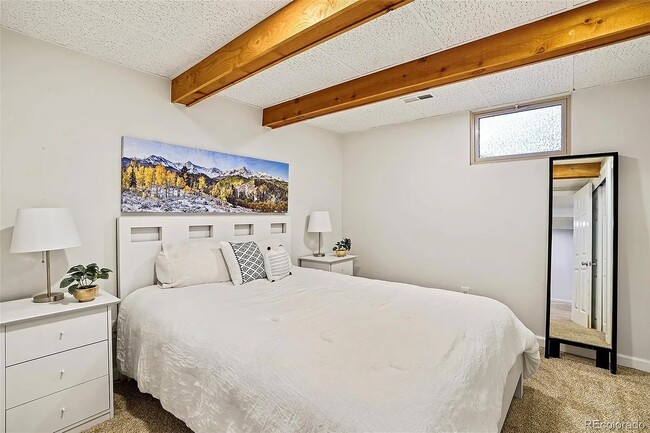 Building Photo - Gorgeous 4 bedroom modern home in Holly Hills