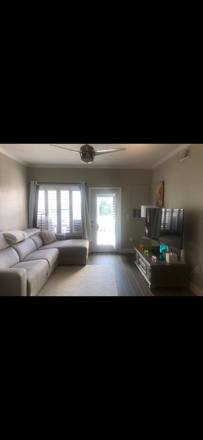 Building Photo - 800 S Dakota Ave