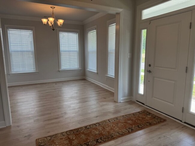 Building Photo - Immaculate Four Bedroom Home in Joliff Lan...