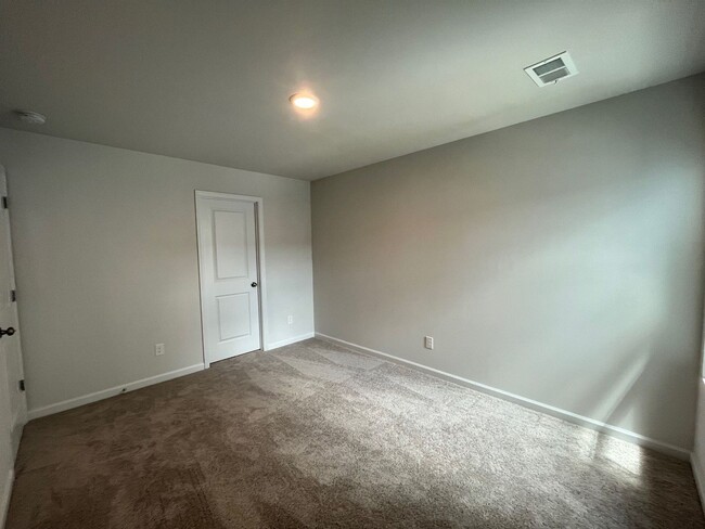 Building Photo - Beautiful New Construction Townhome in Daw...