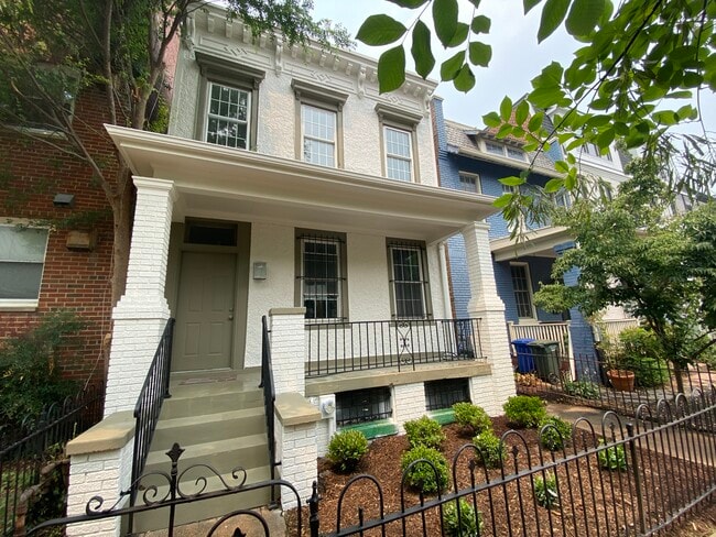 Building Photo - 1320 K St SE