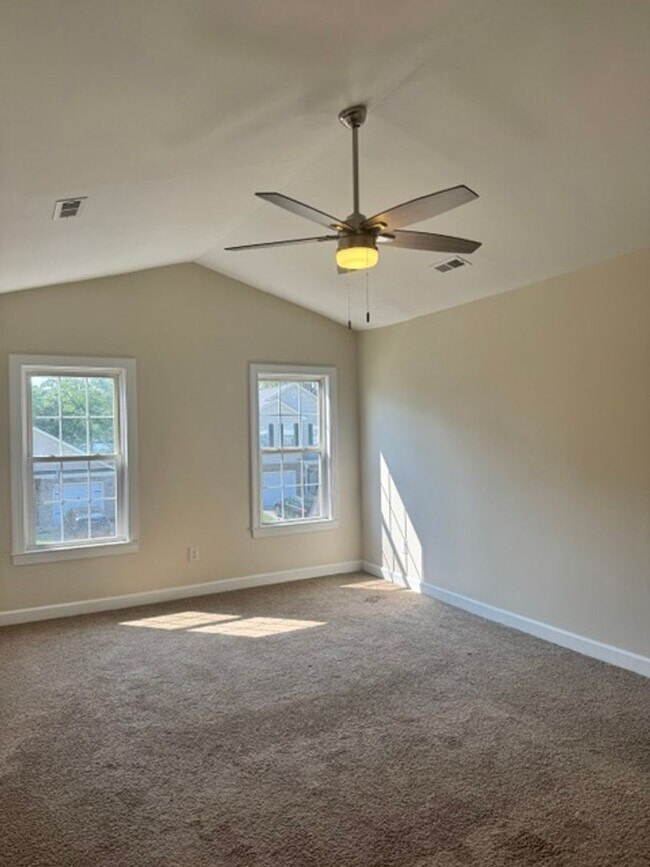 Building Photo - 150 Raye Dr