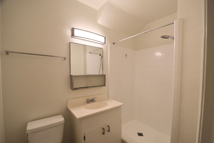 Building Photo - 10843 Kling St