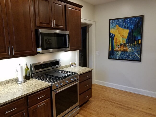 Building Photo - 3272 N Hackett Ave