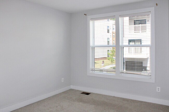 Building Photo - One-Room in shared condo