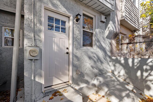 Building Photo - Luxurious 3-Bedroom Townhome in Point Breeze! Available NOW!