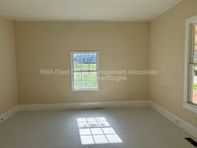 Building Photo - 821 Williams St