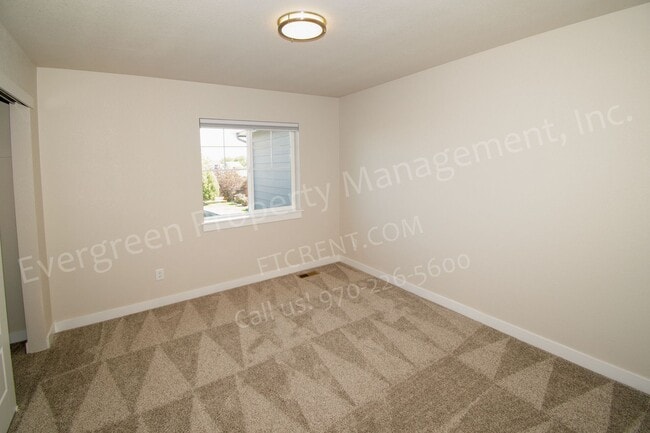 Building Photo - 298 E Chestnut St