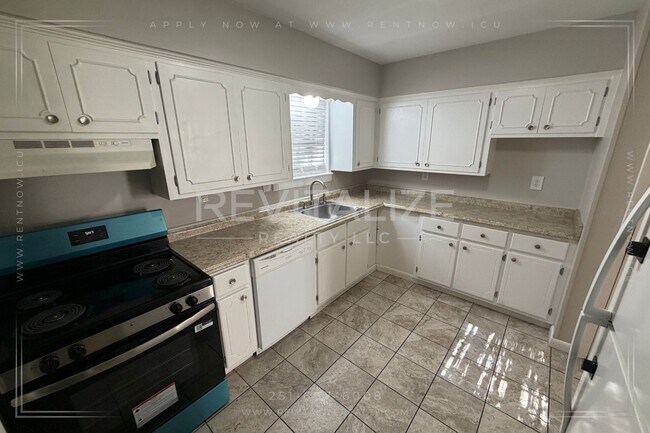 Building Photo - 1504 Dauphin St