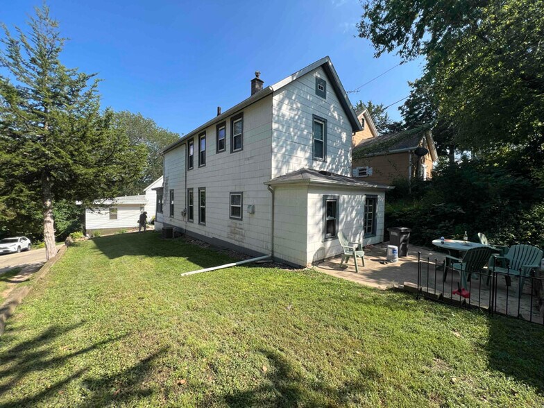Building Photo - 2279 Foye St