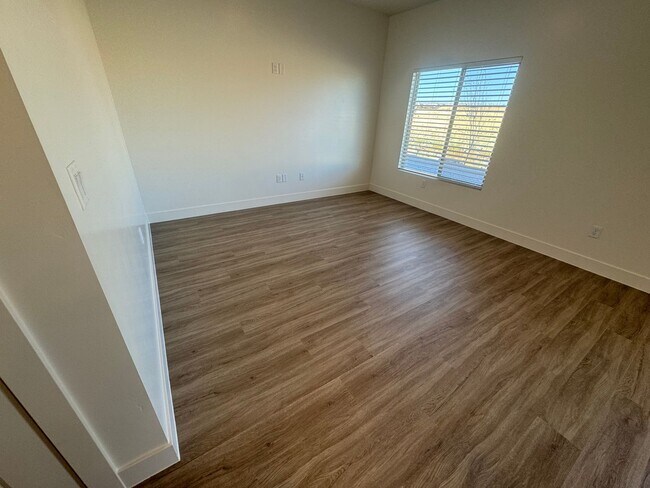 Building Photo - REDUCED PRICE!! Beautiful FOUR Bedroom Home!