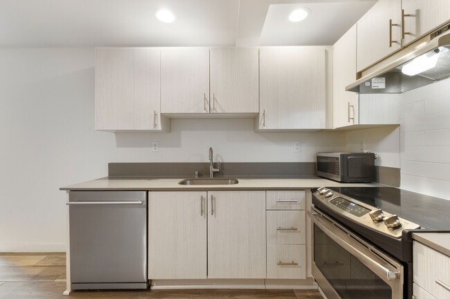 Building Photo - Modern 1BR Apartment in Prime Queen Anne L...