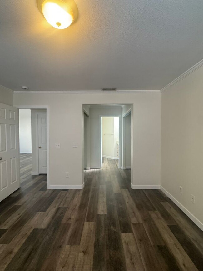 Building Photo - 7428 Jockey Ave