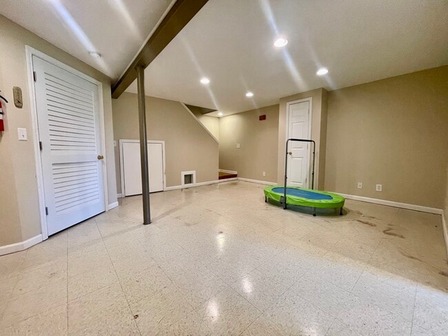 Building Photo - 517 Willow Way