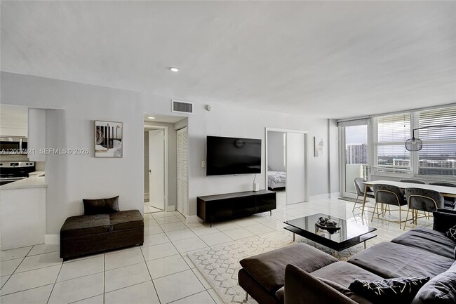 Building Photo - 3725 S Ocean Dr