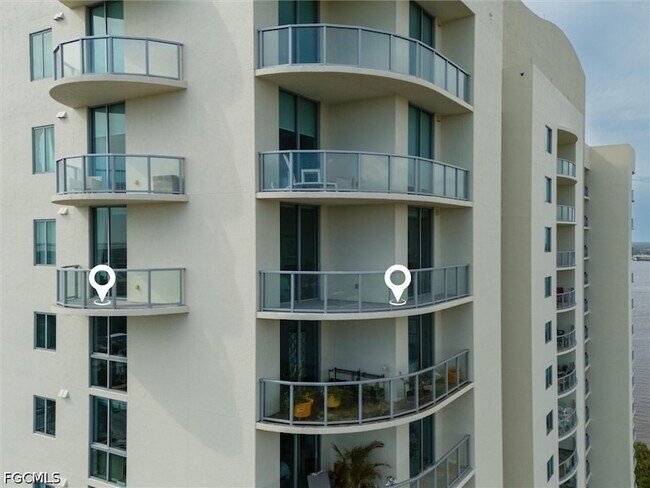 Building Photo - 3000 Oasis Way