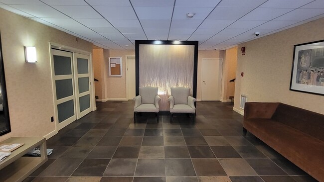 Building Photo - 135 Pleasant St