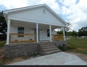 Building Photo - Corman Ave