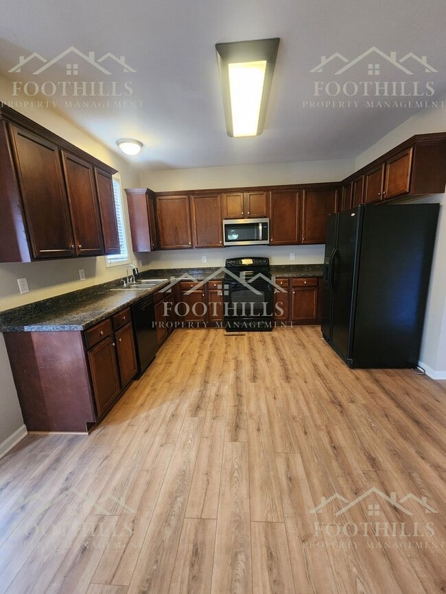 Building Photo - 6 Robert de Brus Cir