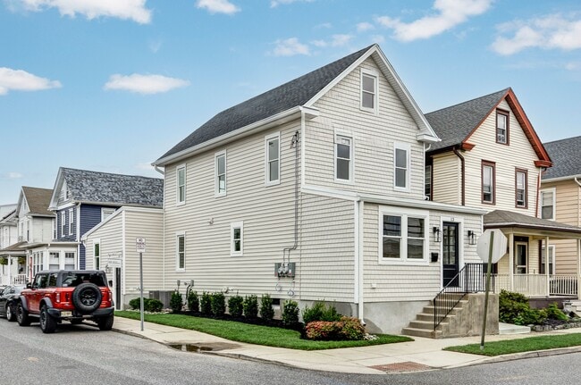 Building Photo - 13 Wilkins Ave