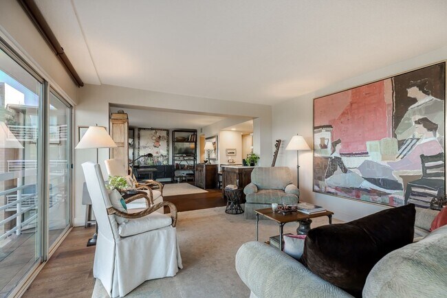 Building Photo - 1006 Guadalupe St