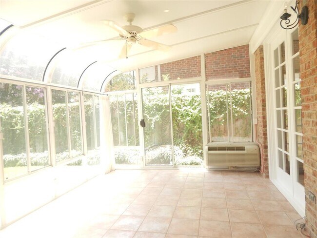 Building Photo - 5583 Beverly Hill St