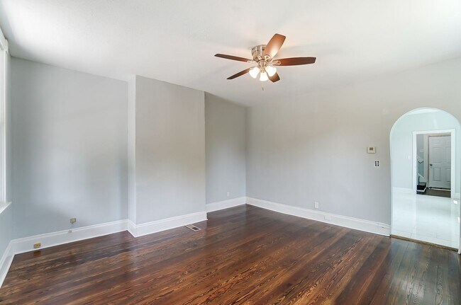 Building Photo - Spacious Four Bedroom in Cincinnati!