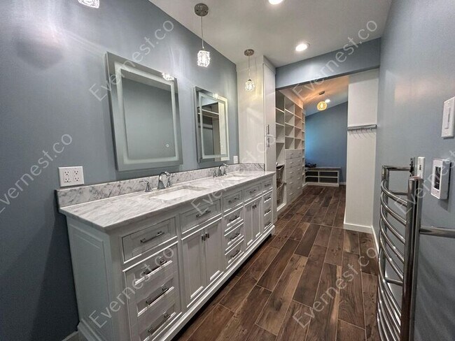 Building Photo - 4891 W Chippewa Dr