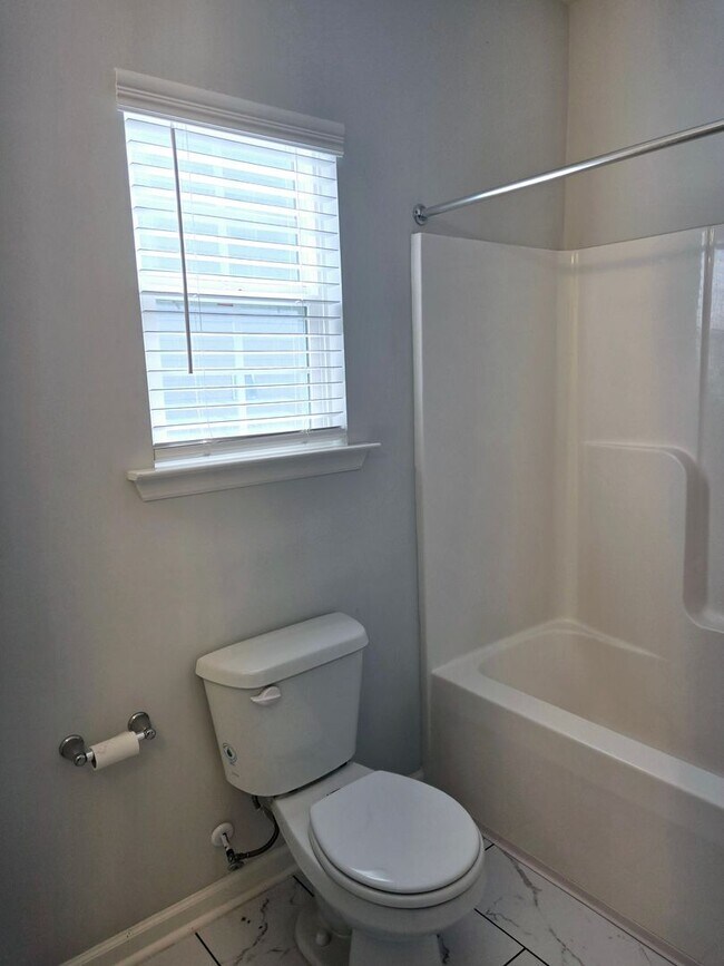 Building Photo - 725 Goodale Dr