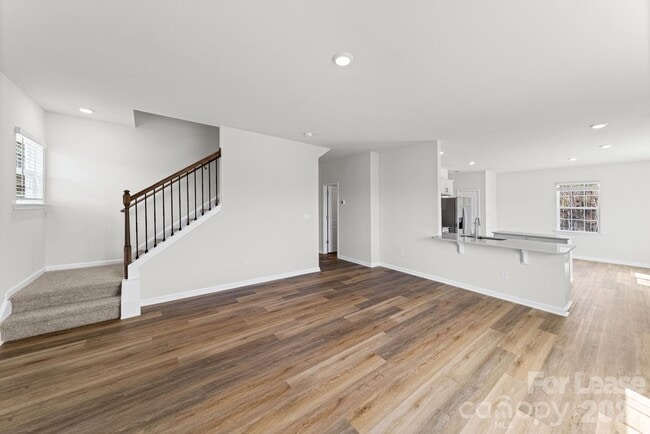 Building Photo - 204 Calvin Crk Dr