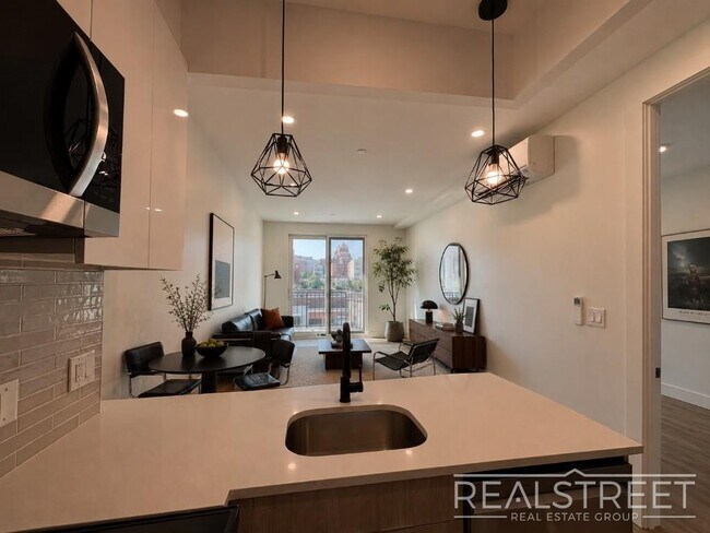 Building Photo - Modern Luxury Apartment Near Wingate Park