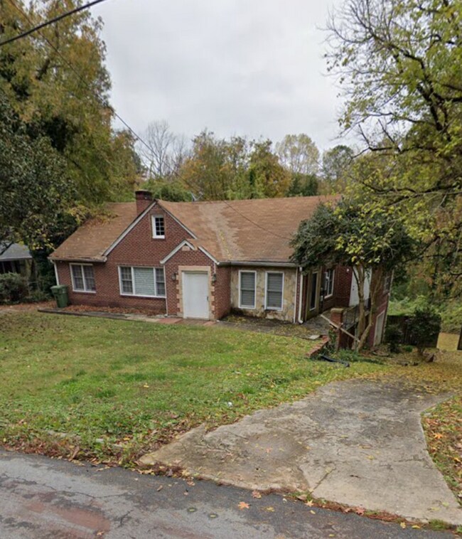 Building Photo - 1580 Childress Dr SW
