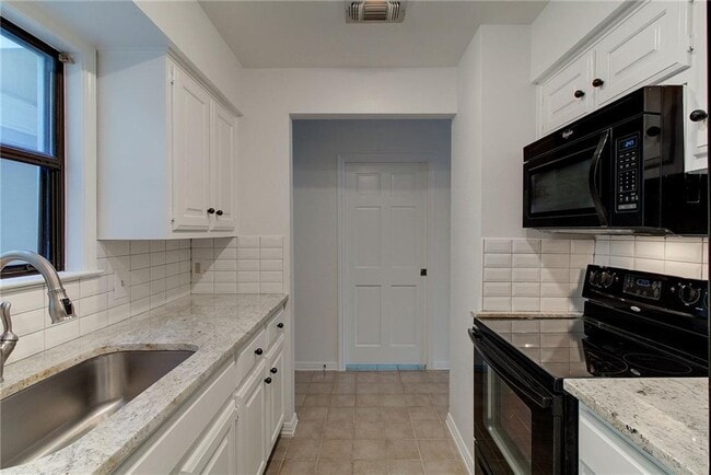 Building Photo - 3306 Foster Ln