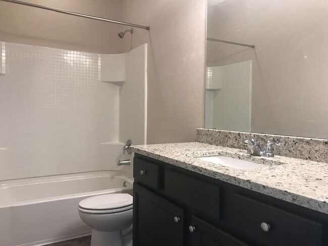 Building Photo - Great 3/2 in Presidential Meadows