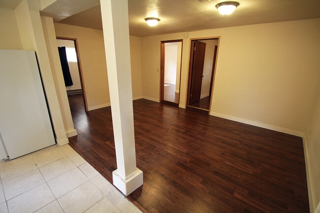 Building Photo - SPACIOUS, UPDATED 7 BEDROOM, 3 BATH, 2 KITCHENS, YARD & DEN BY UW!