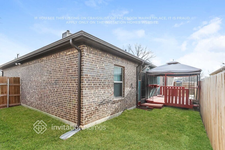 Building Photo - 405 E Aimee St