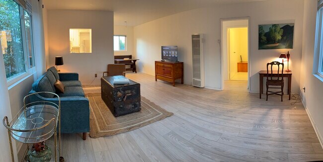 enter into Livingroom - 635 Palms Blvd